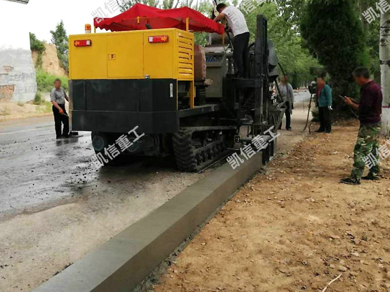 路沿石滑模機現場成型效果