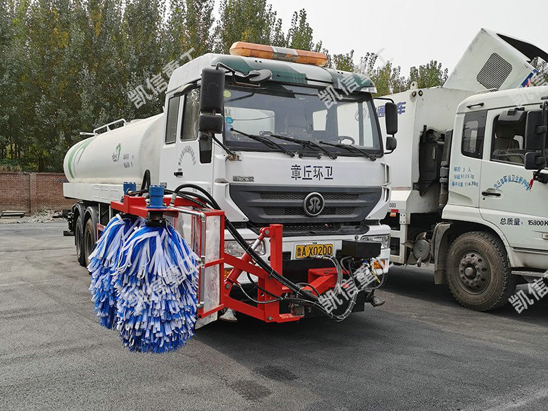 高速護欄清洗車